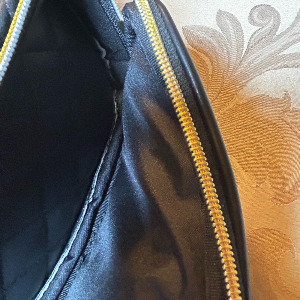 Quilted Black Faux Leather & Gold Accents Tush Baby, Baby/Child Carrier/Seat - Picture 8 of 16